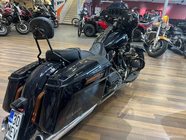 Harley-Davidson CVO  2023